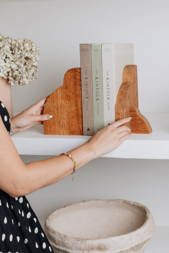 Heirloom Scalloped Bookend Set - Natural